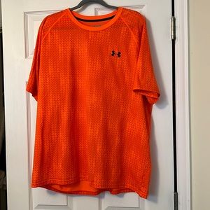 Mens xxl under armor heat gear loose fitting shirt. Orange.